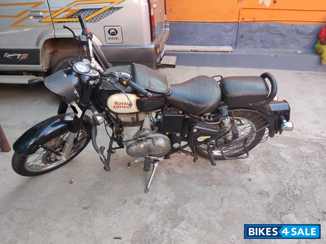 Black Royal Enfield Classic 350