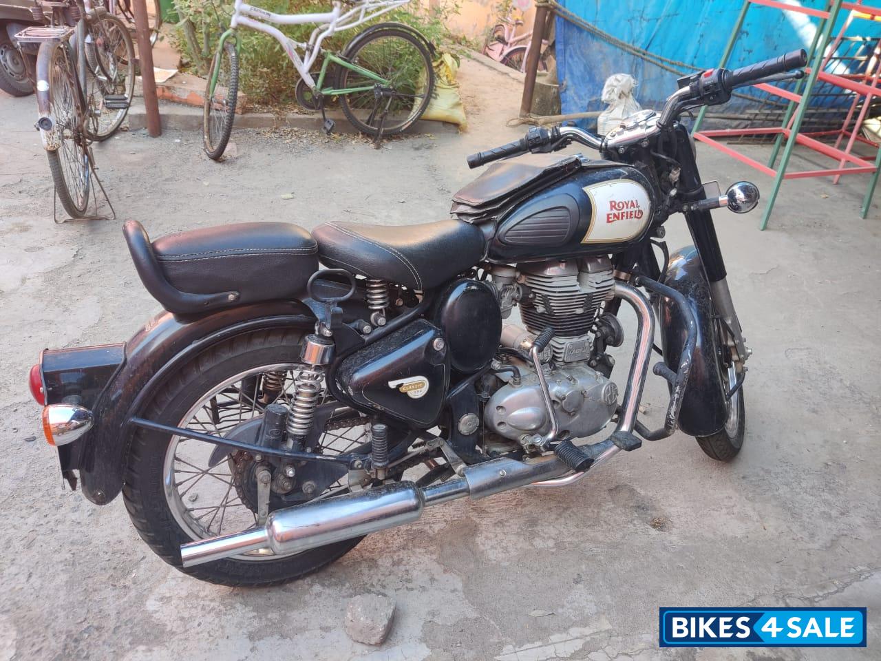 Black Royal Enfield Classic 350