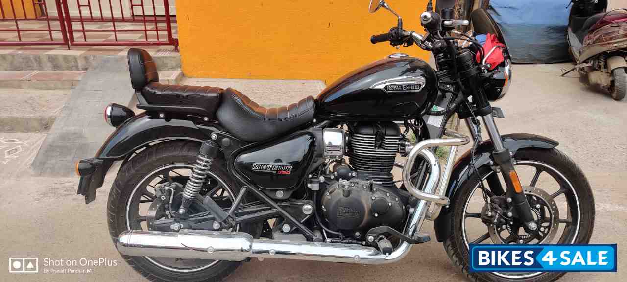 Glossy Black Royal Enfield Meteor 350 Stellar