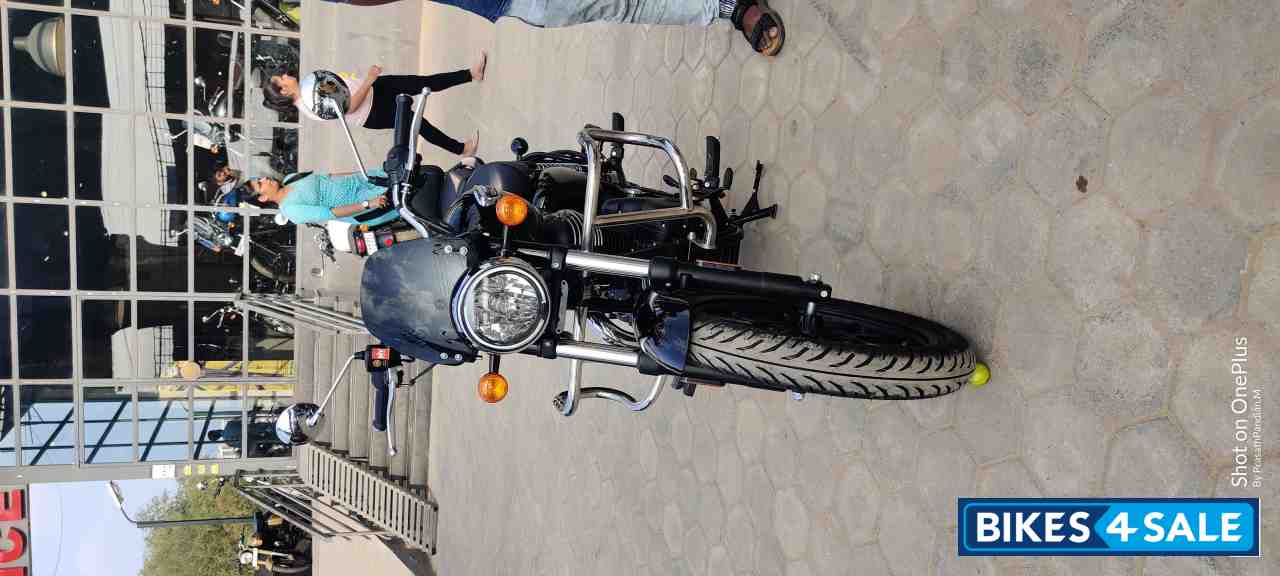 Glossy Black Royal Enfield Meteor 350 Stellar
