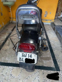 Bajaj Avenger 220 DTS-i