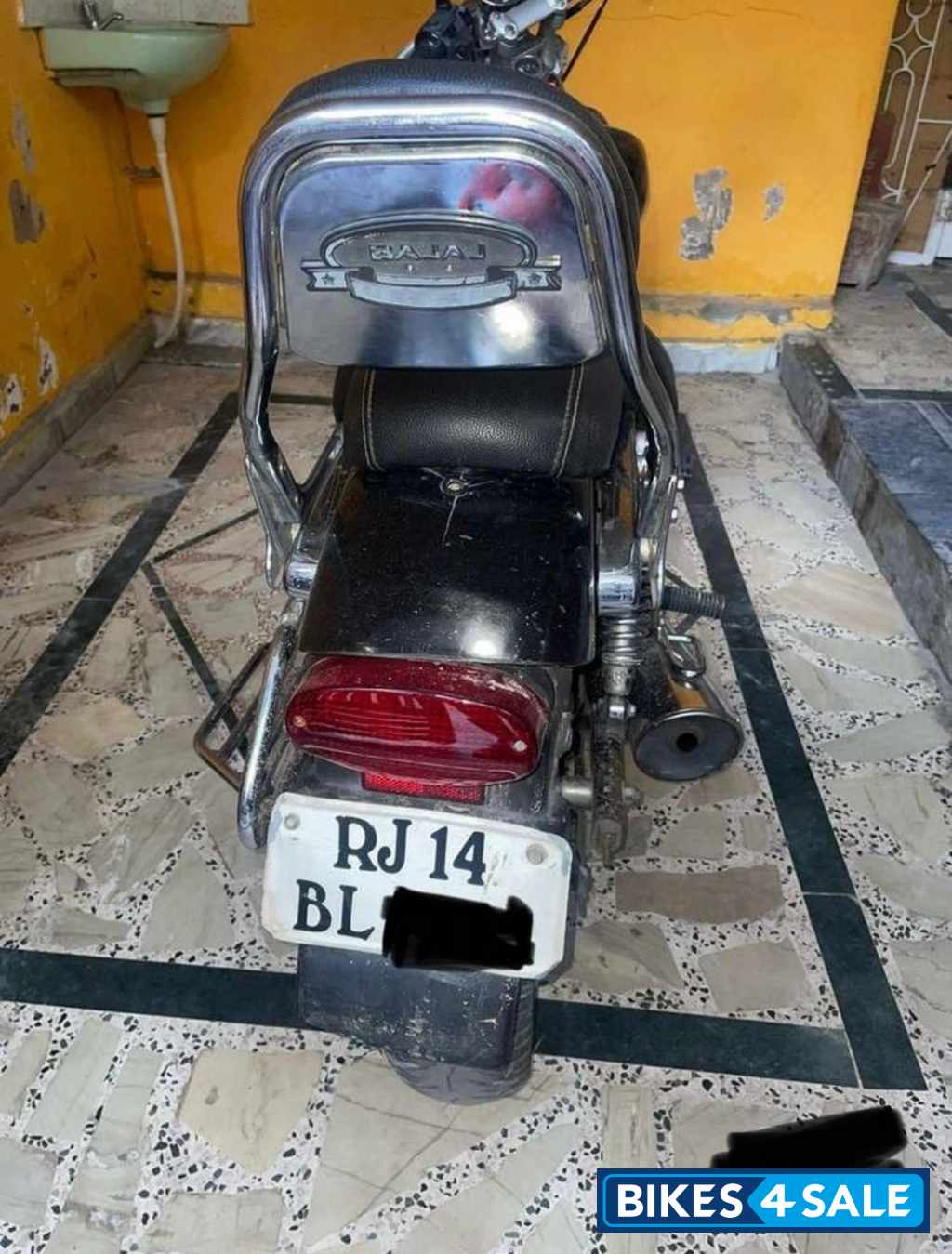 Bajaj Avenger 220 DTS-i