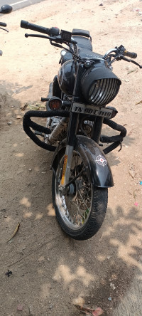 Black Royal Enfield Bullet 500