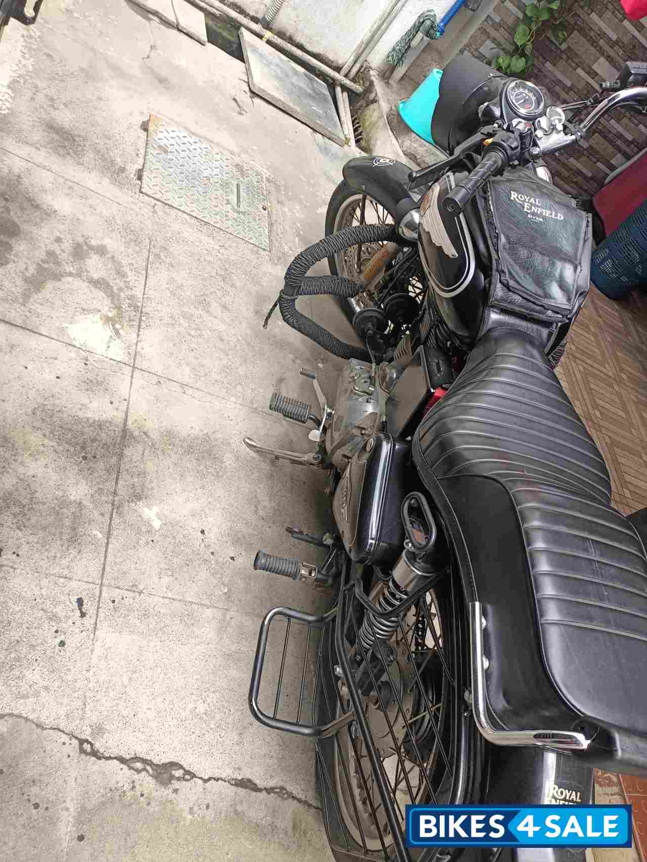 Black Royal Enfield Bullet 500