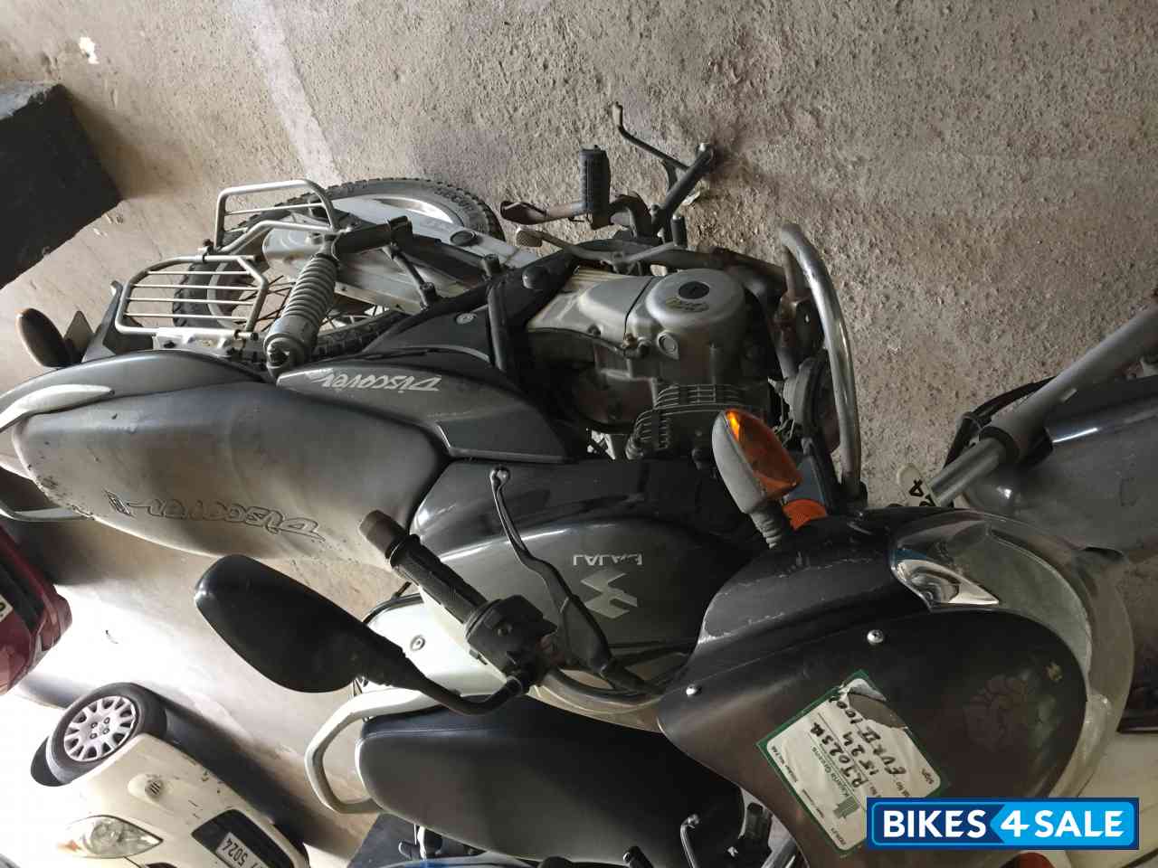 Black Bajaj Discover 125