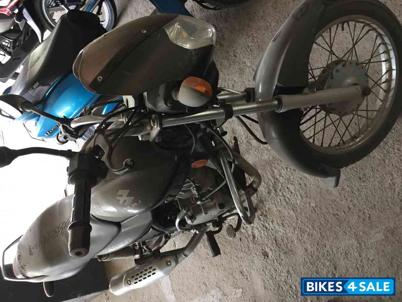 Black Bajaj Discover 125