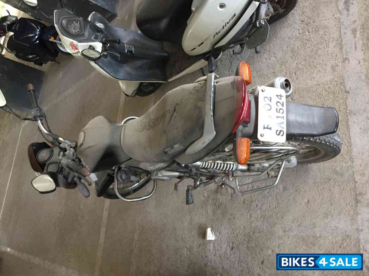 Black Bajaj Discover 125