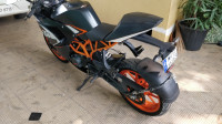 Black KTM RC 200