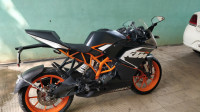 Black KTM RC 200