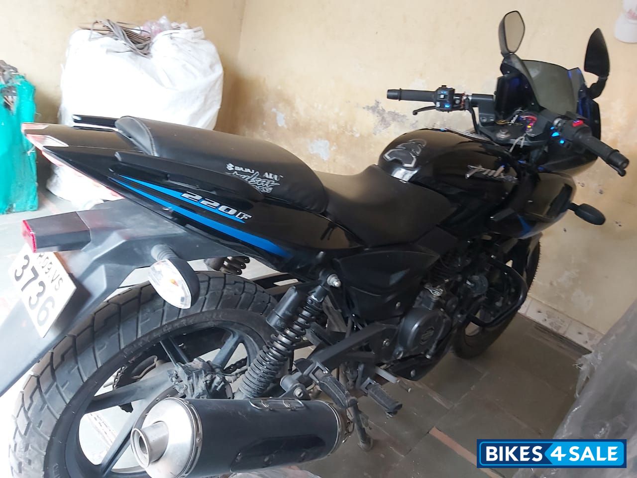Bajaj Pulsar 220F