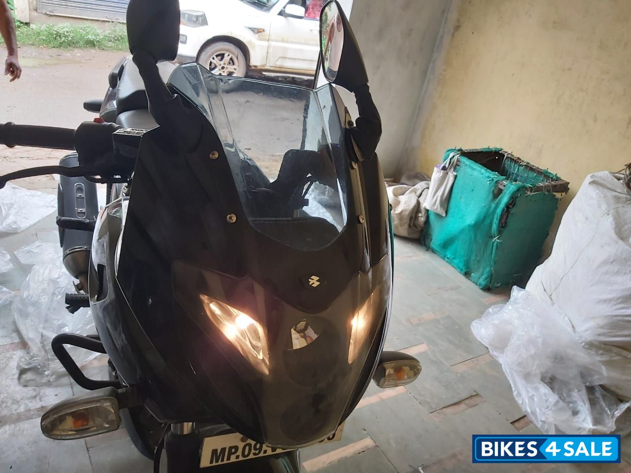 Bajaj Pulsar 220F Bajaj Pulsar 220F