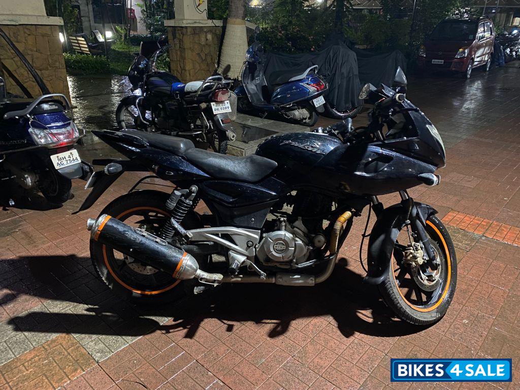Bajaj Pulsar 220F