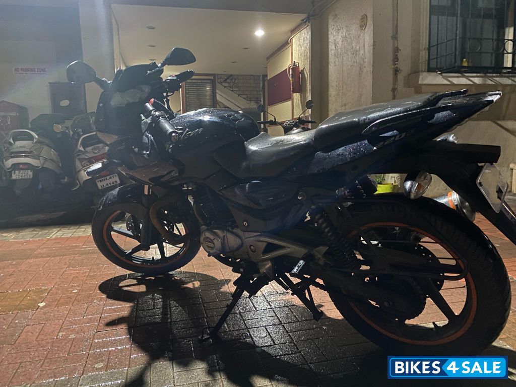 Bajaj Pulsar 220F Bajaj Pulsar 220F