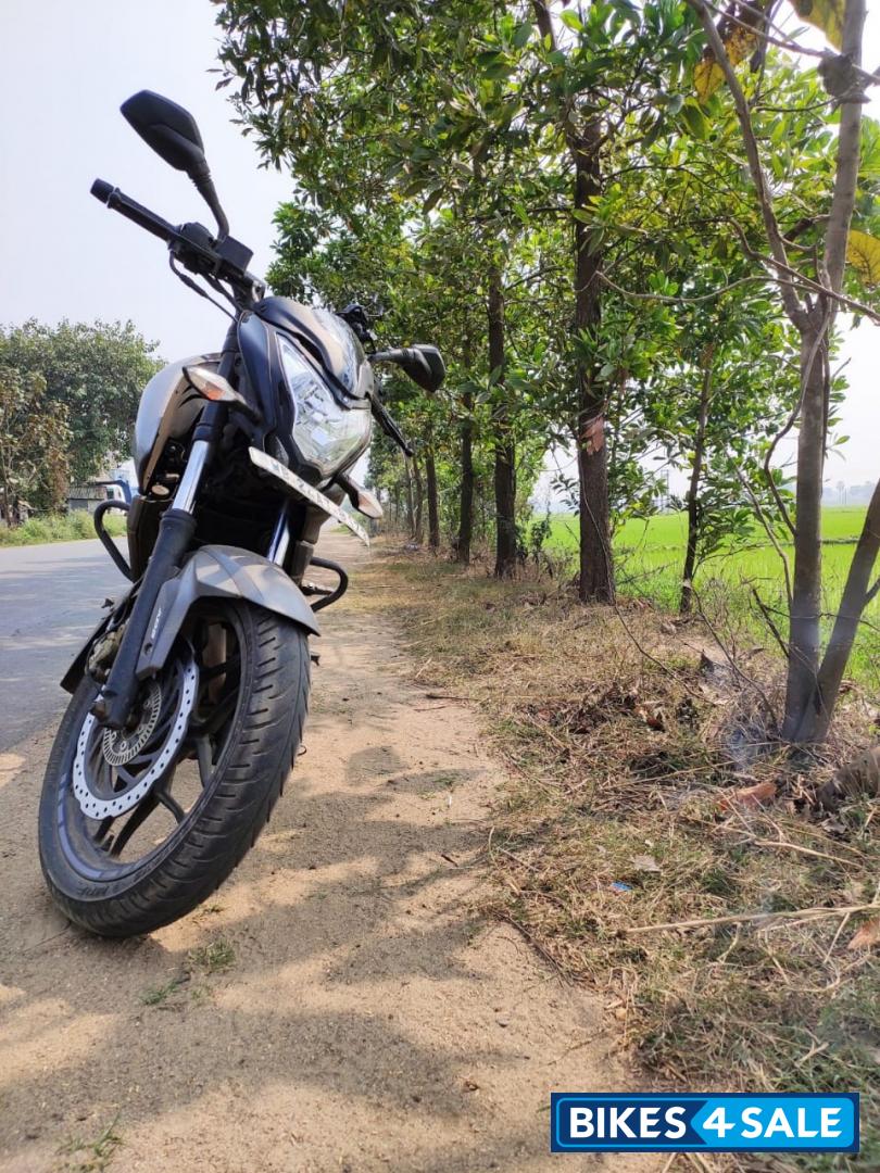 Black Bajaj Pulsar 200 NS ABS