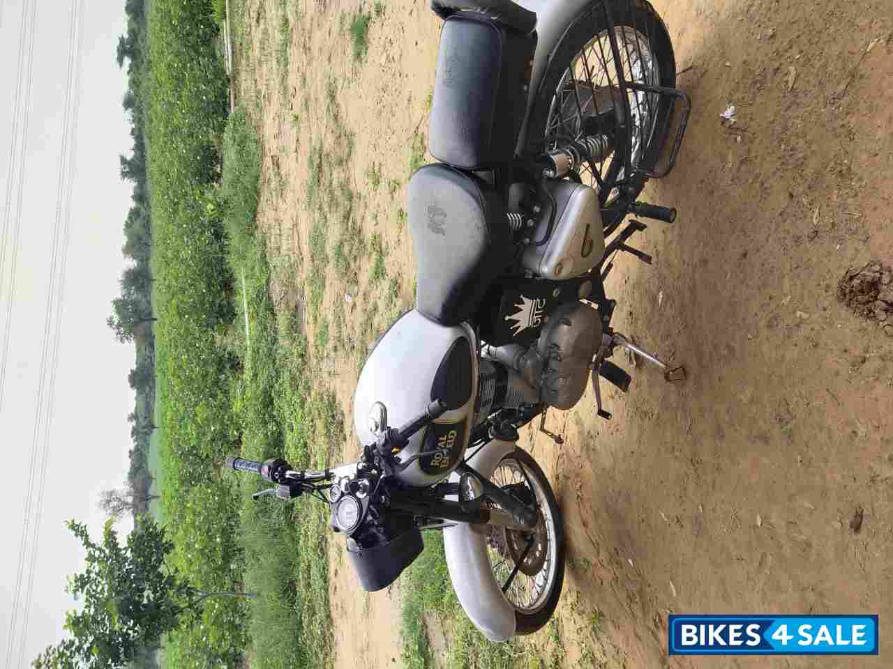 Silver Royal Enfield Classic 350 Silver Royal Enfield Classic 350