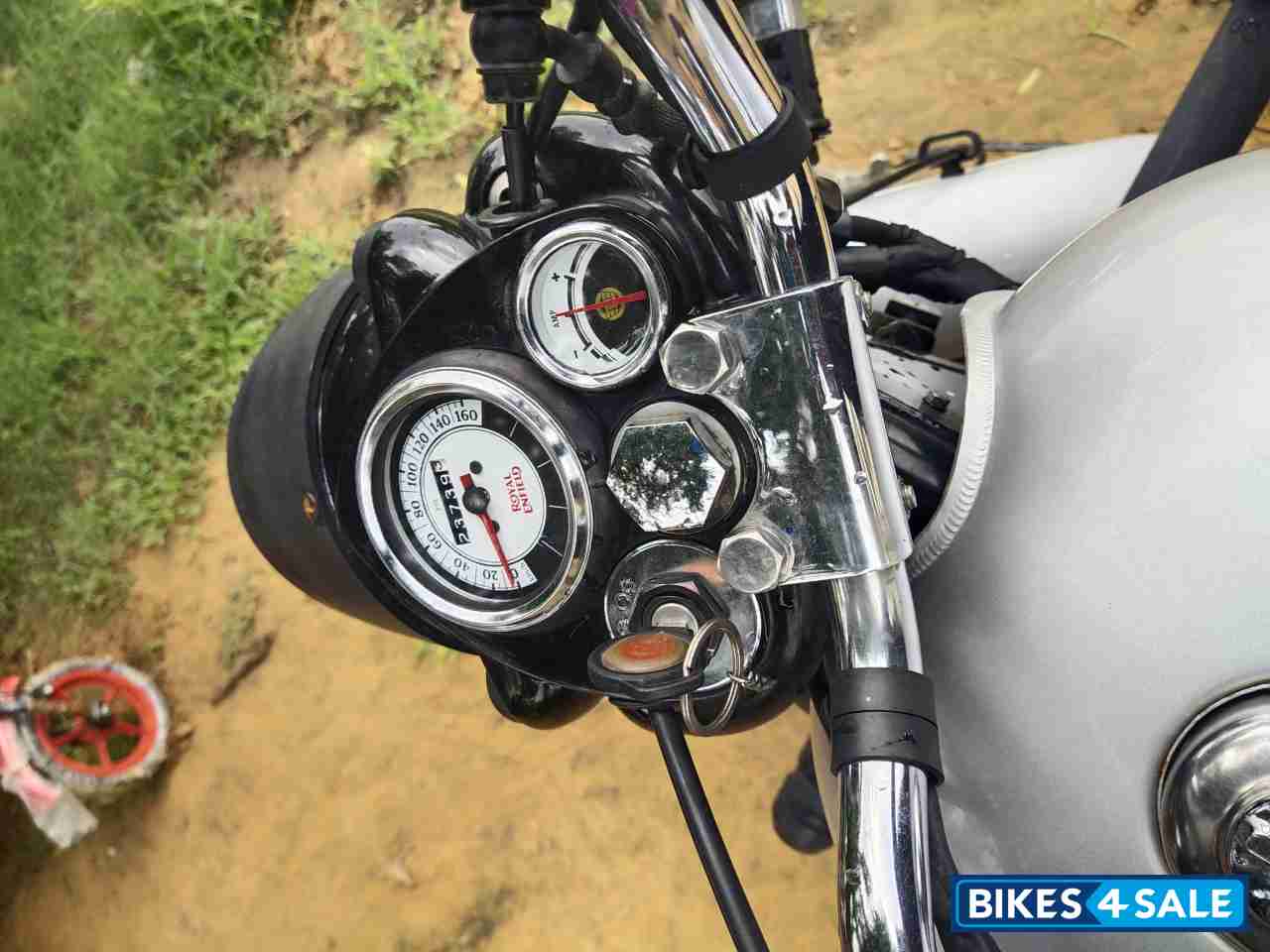 Silver Royal Enfield Classic 350 Silver Royal Enfield Classic 350