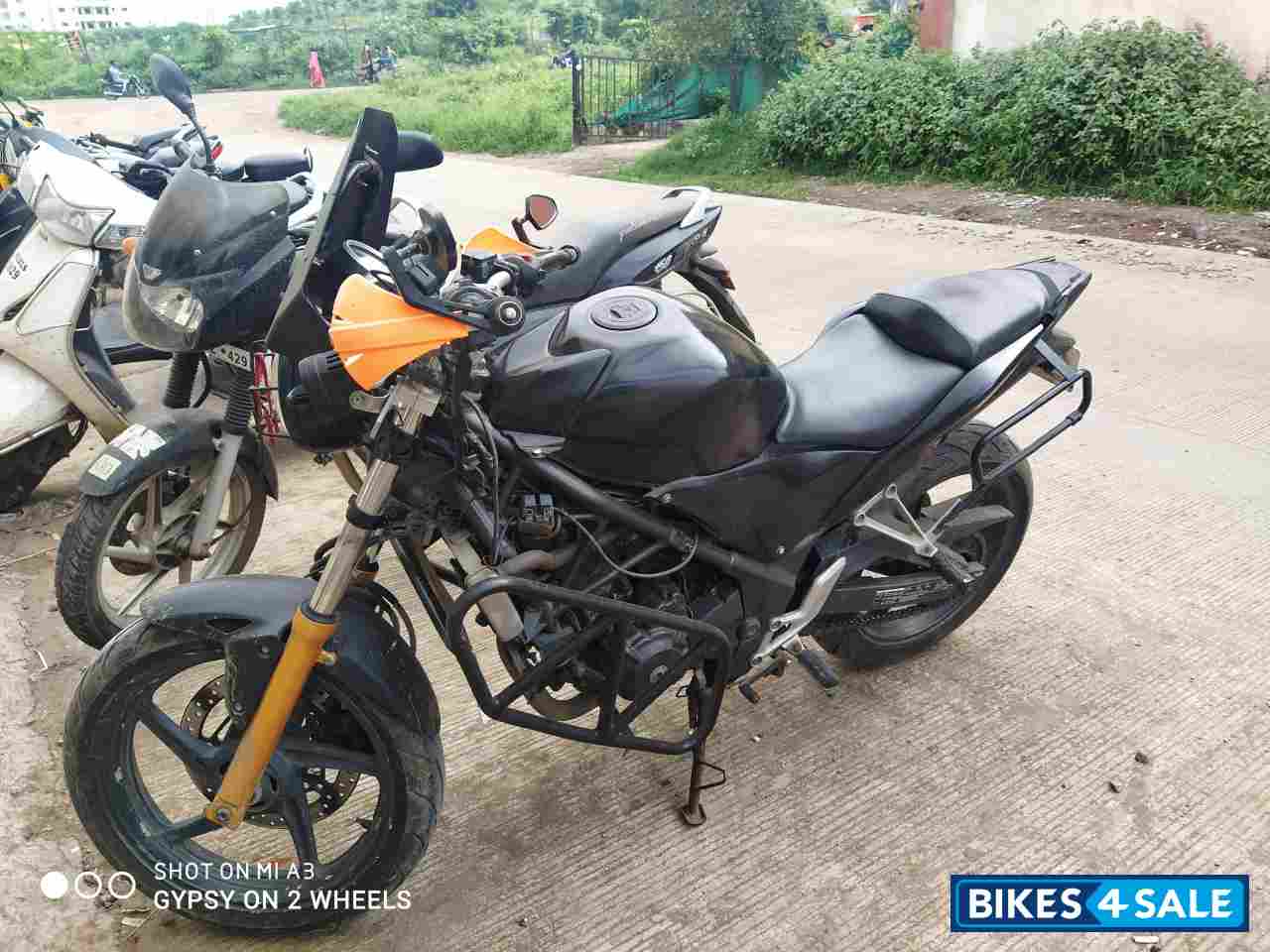 Black Honda CBR 250R ABS