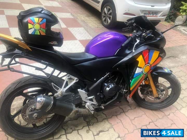 Black Honda CBR 250R ABS