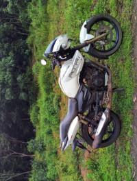 White TVS Apache RTR 180