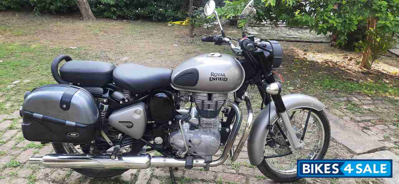 Gunmetal Grey Royal Enfield Classic Gunmetal Grey Gunmetal Grey Royal Enfield Classic Gunmetal Grey