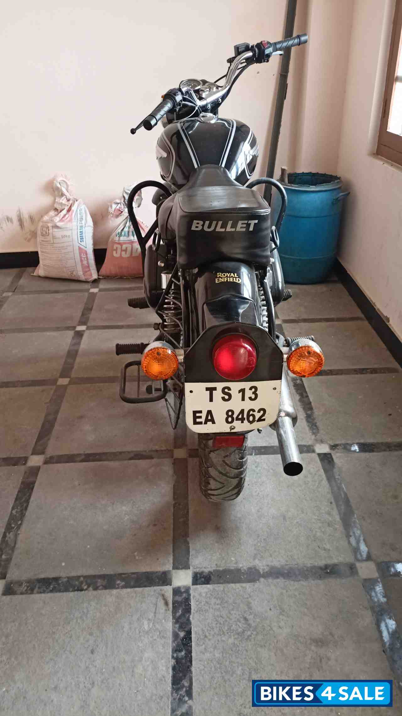 Black Royal Enfield Bullet 500