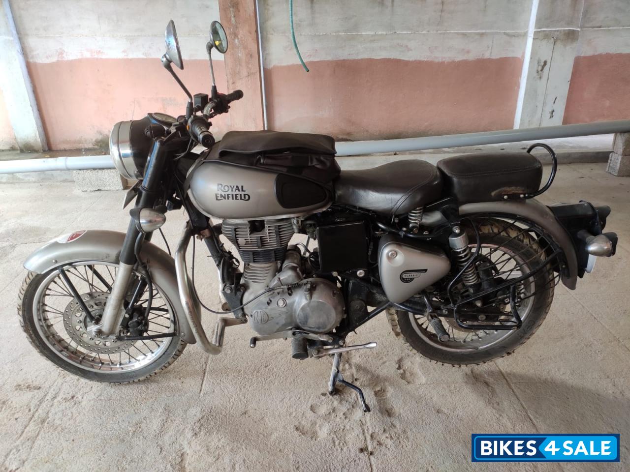 Gunmetal Grey Royal Enfield Classic 350