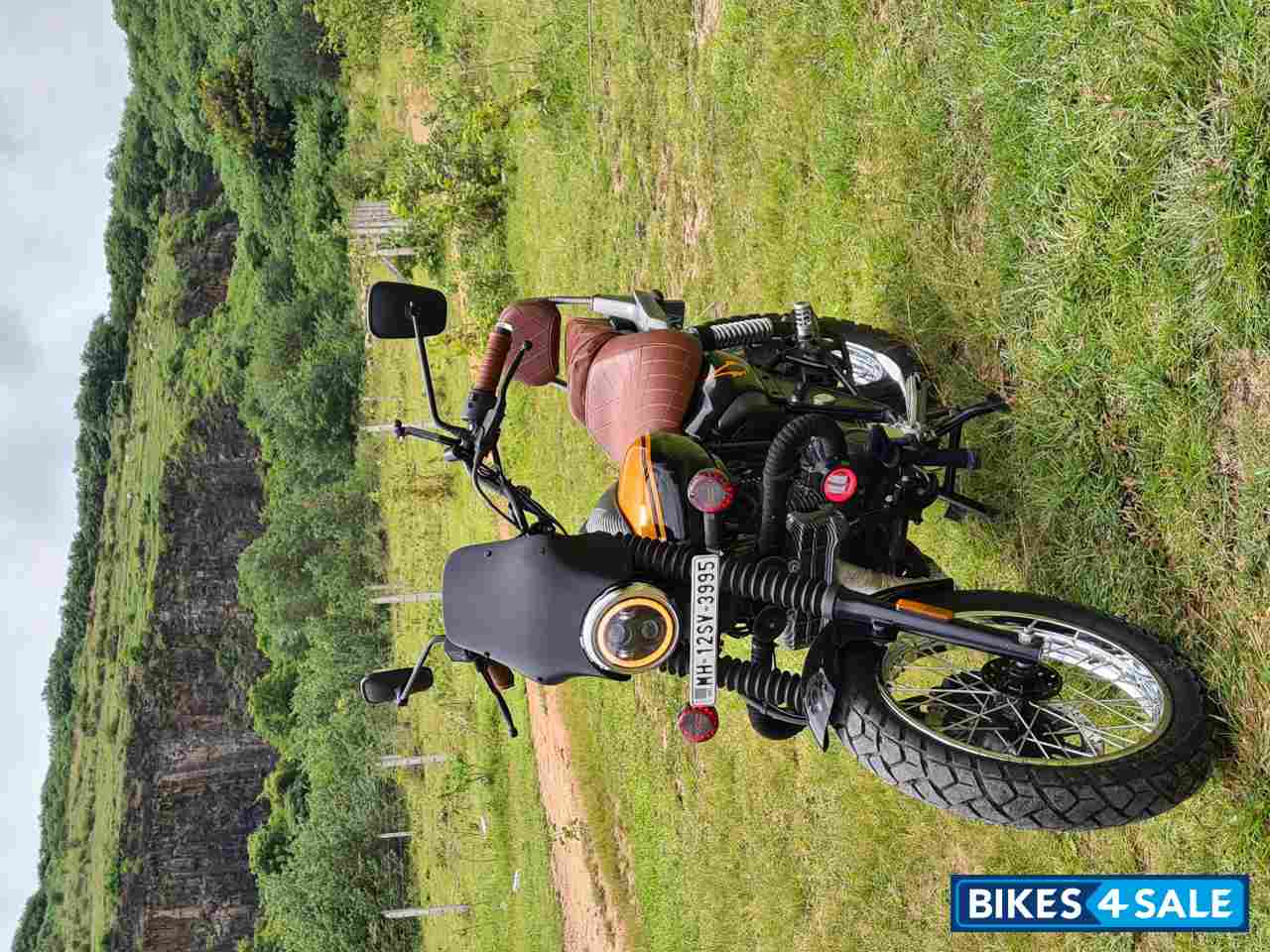 Black Bajaj Avenger Cruise 220 BS6