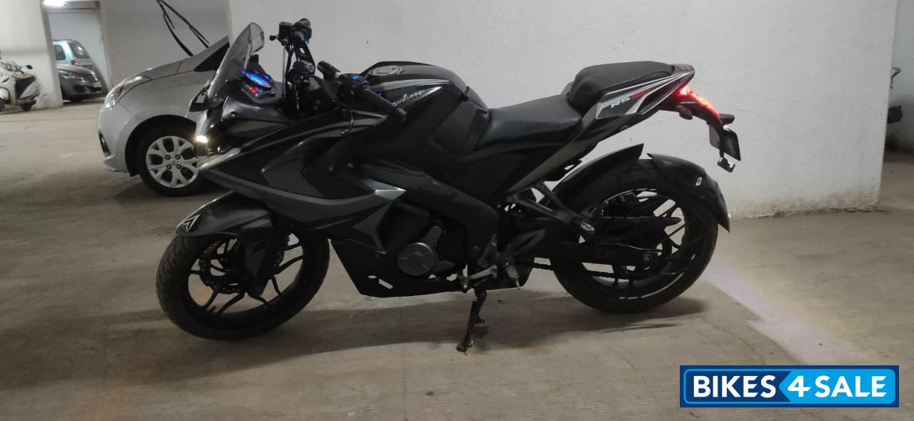 Bajaj Pulsar RS 200 ABS