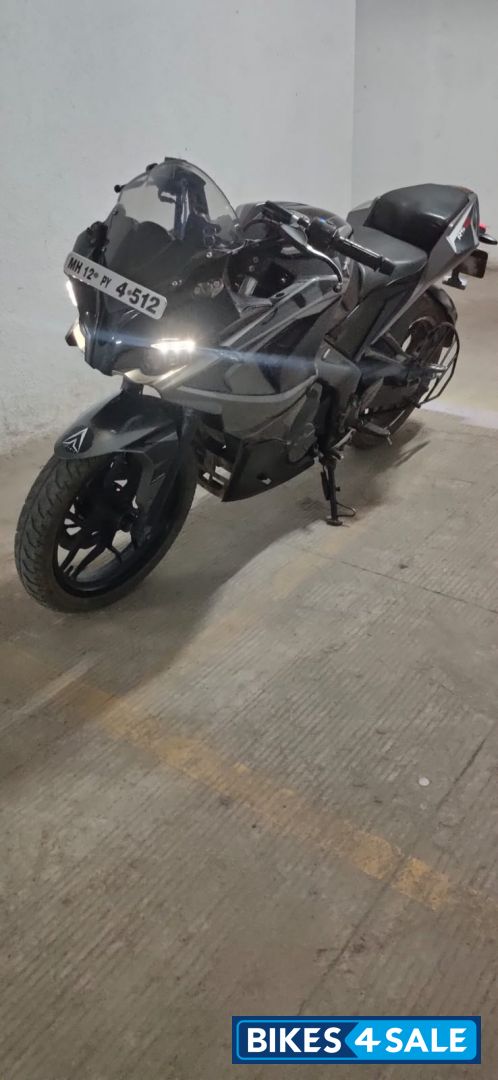Bajaj Pulsar RS 200 ABS