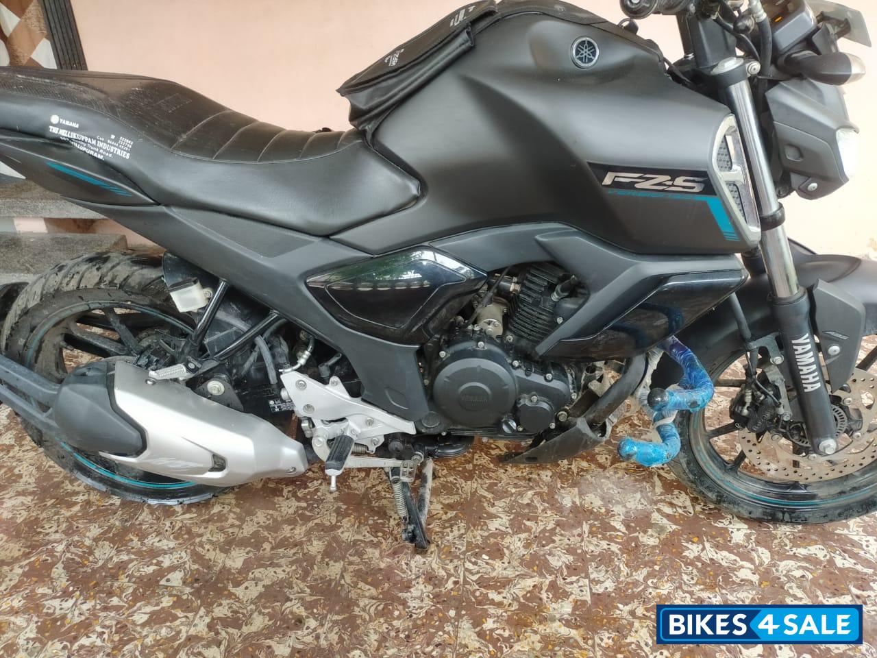 Black Yamaha FZ-S FI V3