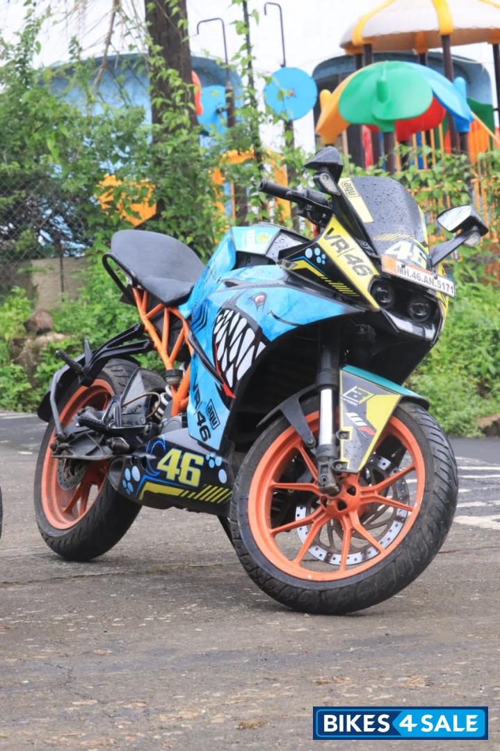 Black KTM RC 200
