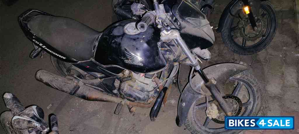 Black Honda CB Unicorn