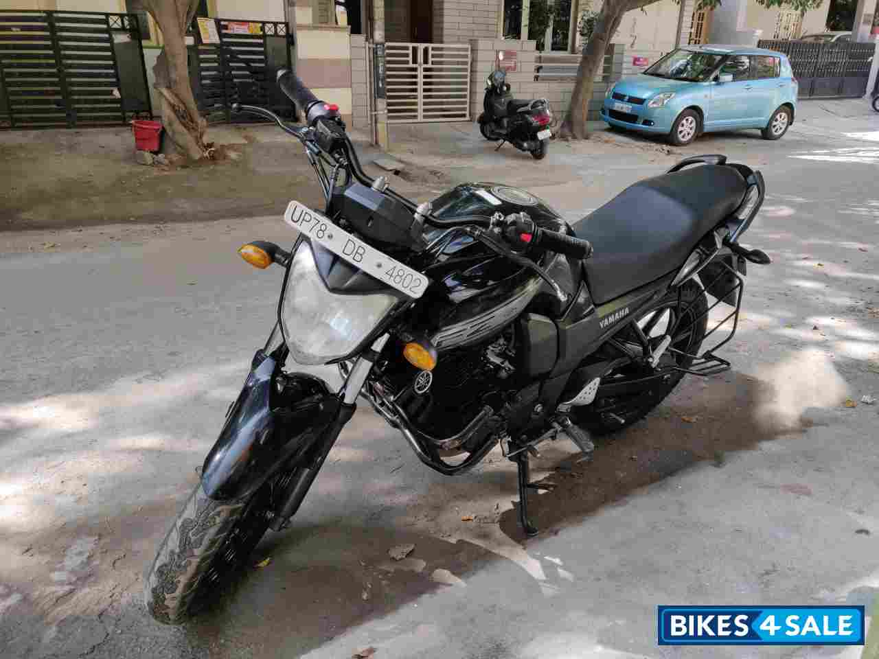 Black Yamaha FZ16