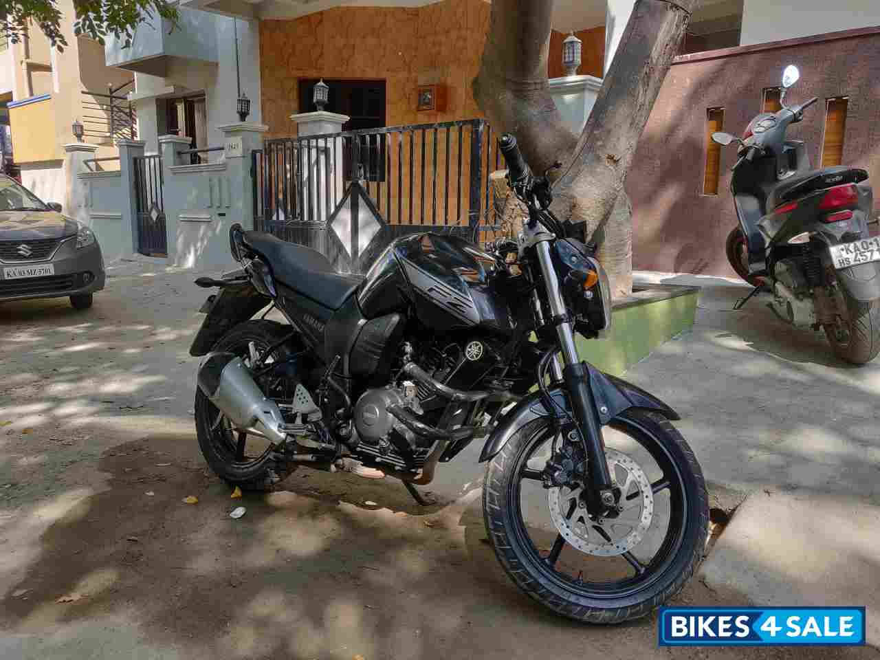 Black Yamaha FZ16