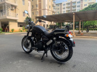 Black Royal Enfield Thunderbird 350