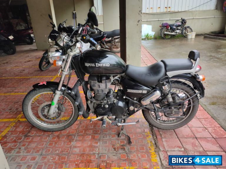 Black Royal Enfield Thunderbird 350