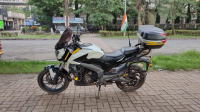 White Bajaj Dominar 400