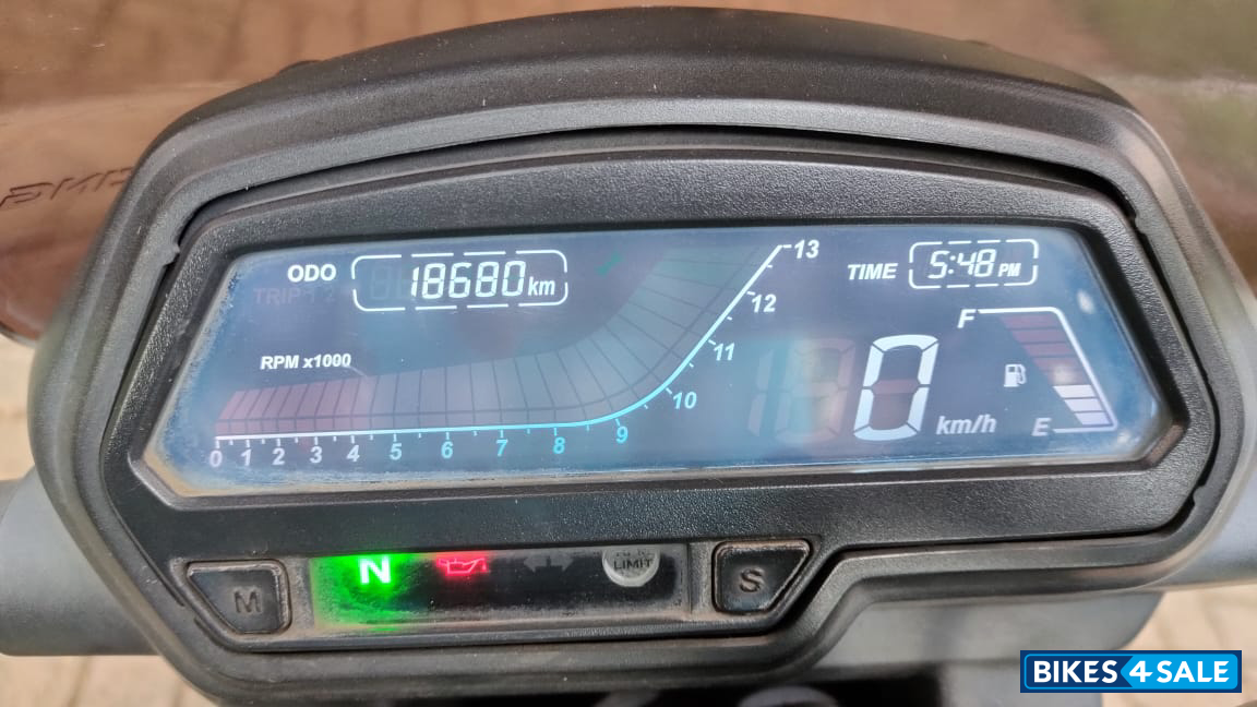 White Bajaj Dominar 400