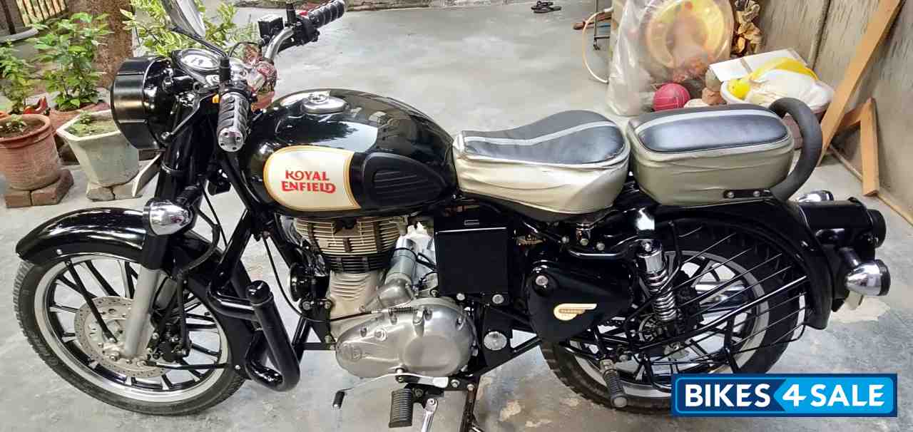 Black Royal Enfield Classic 350 Black Royal Enfield Classic 350