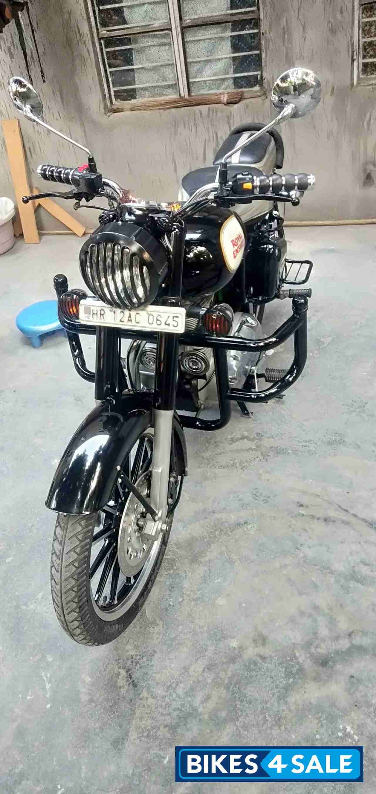 Black Royal Enfield Classic 350 Black Royal Enfield Classic 350