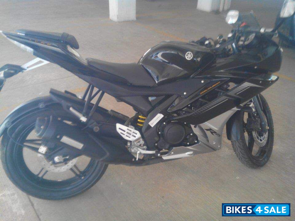 Black Yamaha YZF R15 V2