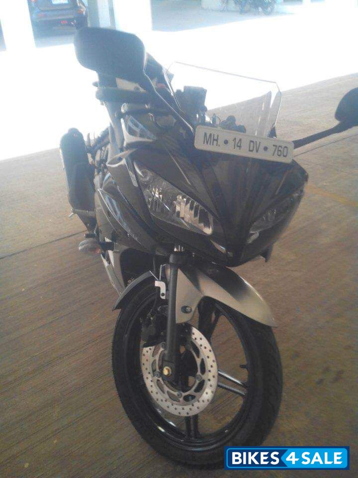 Black Yamaha YZF R15 V2