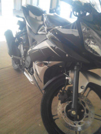 Black Yamaha YZF R15 V2