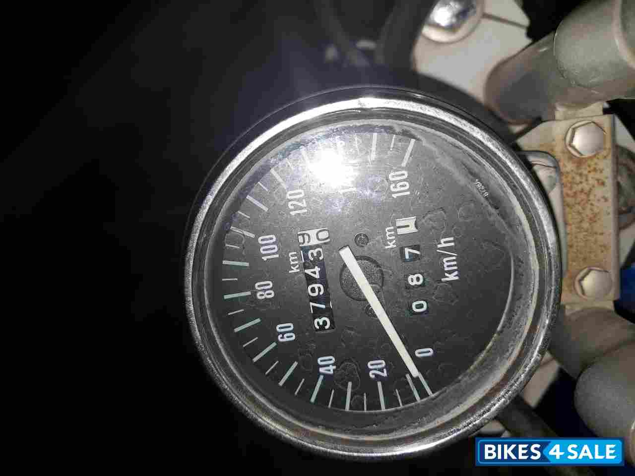 Blue Bajaj Avenger 200 DTS-i