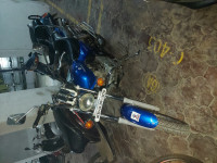 Blue Bajaj Avenger 200 DTS-i