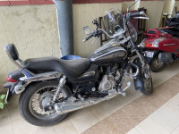 Black Bajaj Avenger Cruise 220
