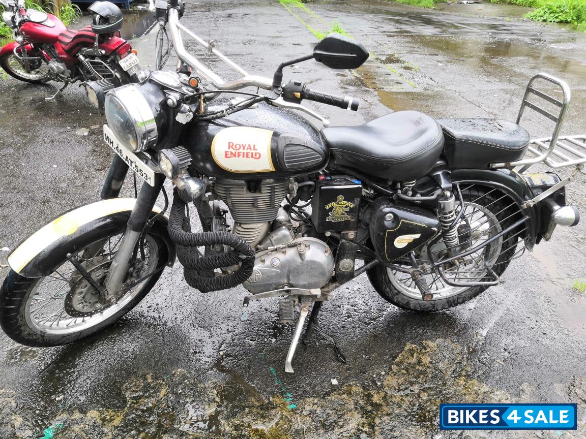 Black Royal Enfield Classic 500
