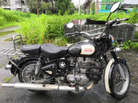 Black Royal Enfield Classic 500