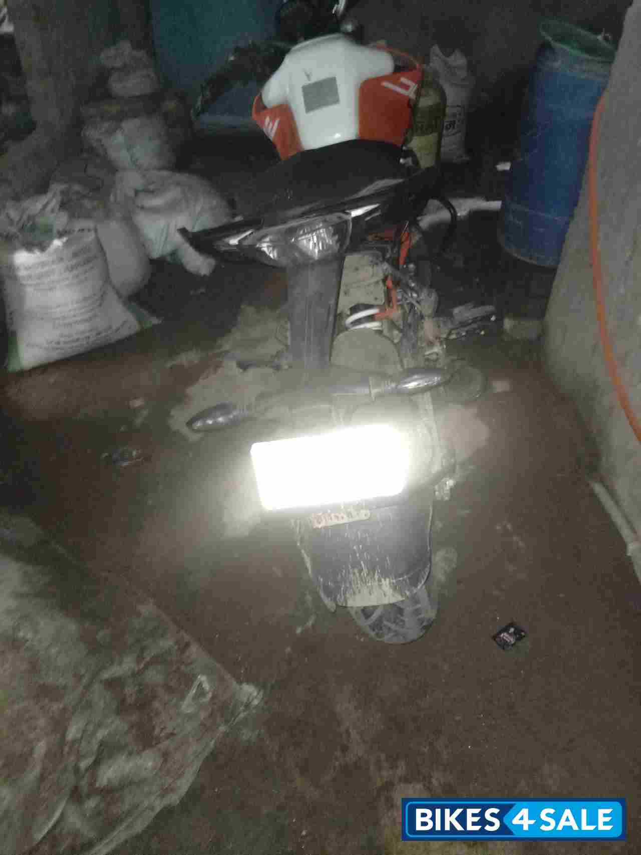 Orange KTM Duke 125 2020
