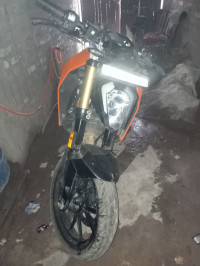 Orange KTM Duke 125 2020